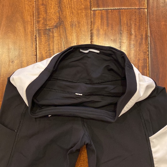 Lululemon leggings, white and silver reflective stripes - Picture 4 of 5